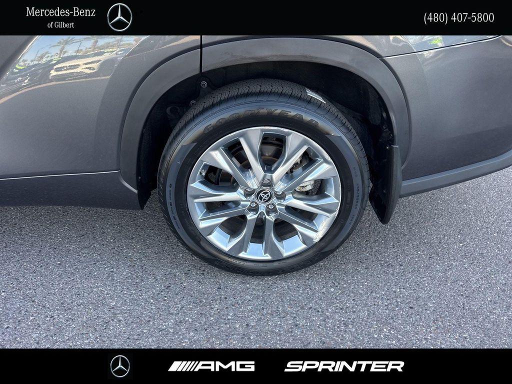 used 2023 Toyota Highlander car, priced at $39,987