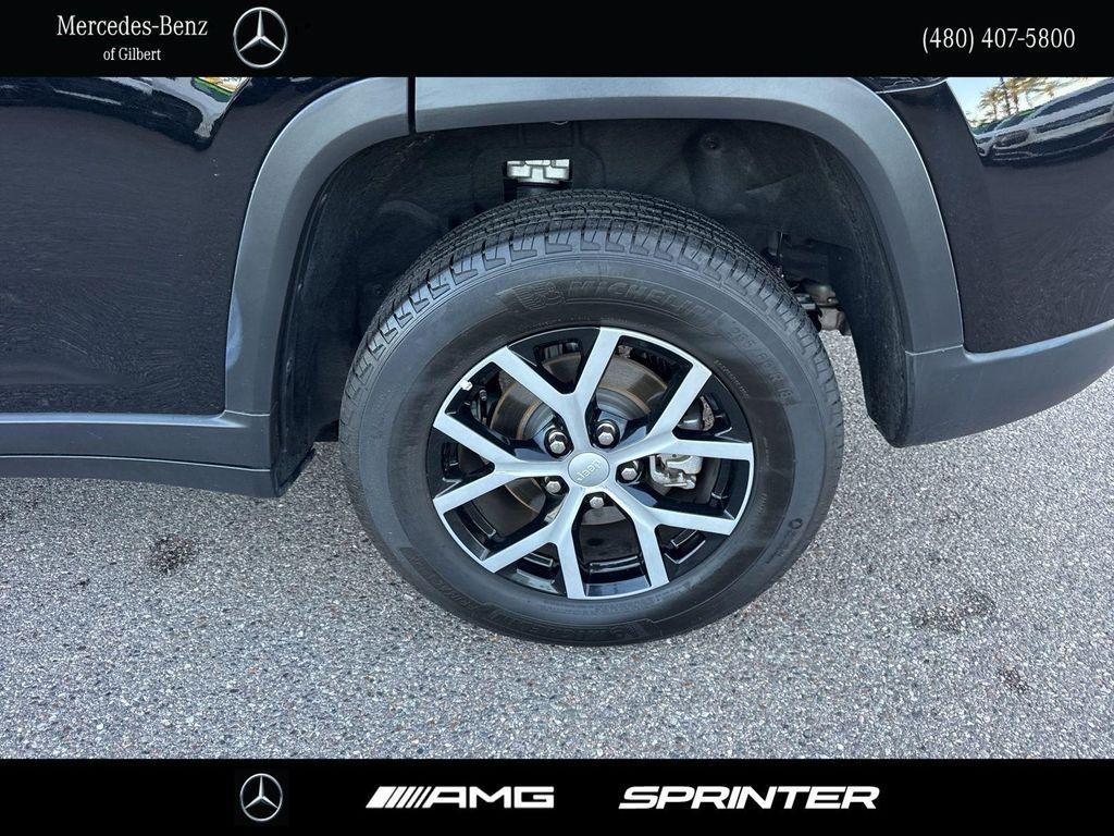 used 2024 Jeep Grand Cherokee car, priced at $35,994