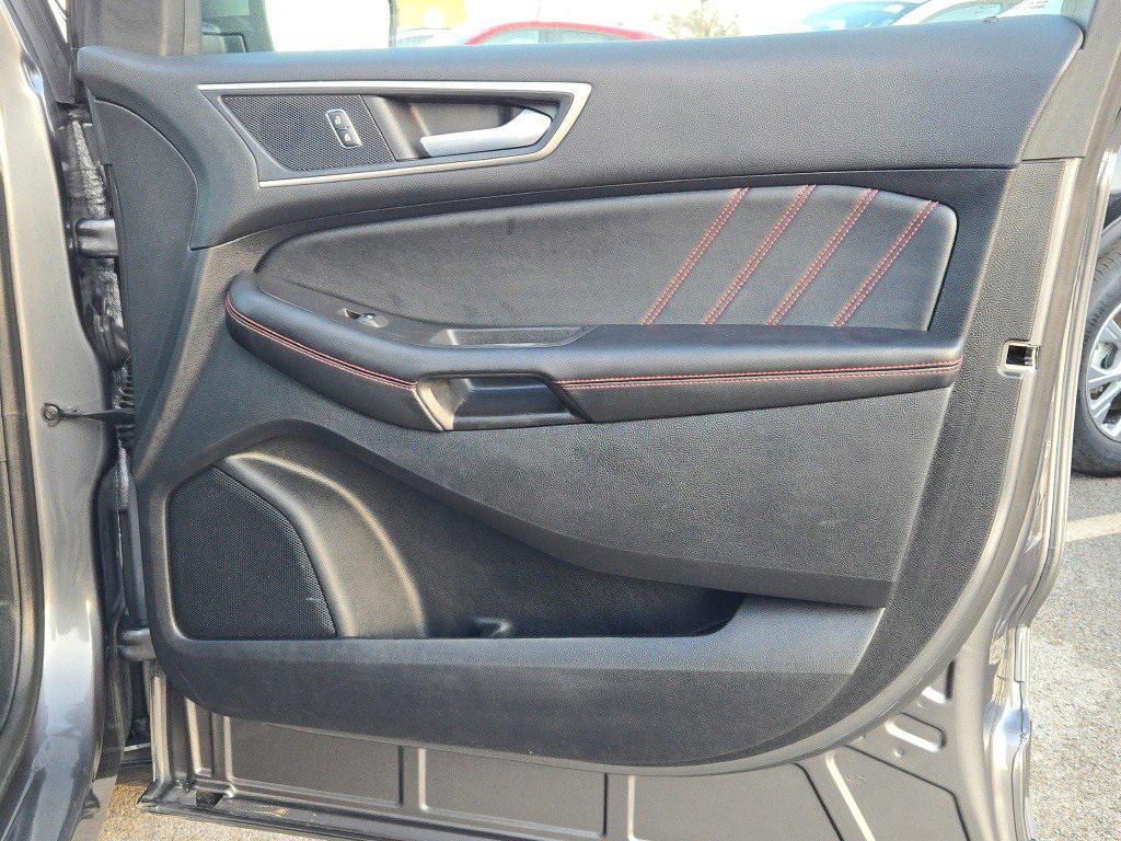used 2022 Ford Edge car, priced at $25,000