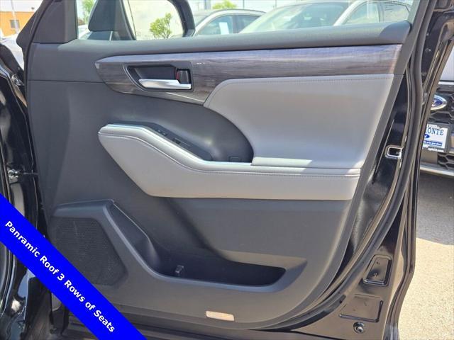 used 2022 Toyota Highlander car, priced at $44,897