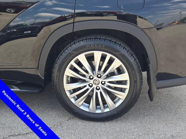 used 2022 Toyota Highlander car, priced at $44,897