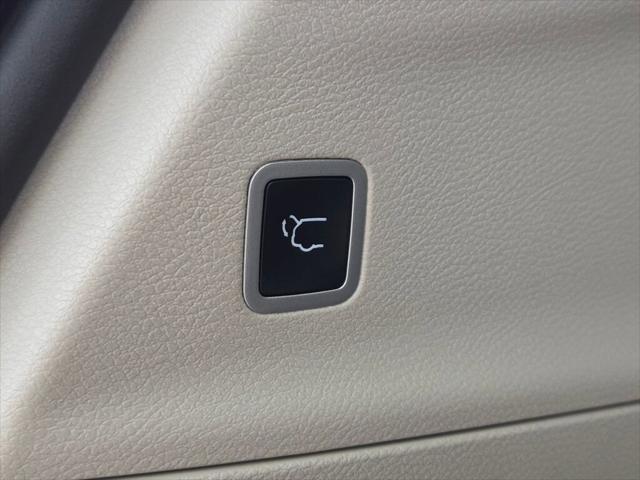 used 2023 Chrysler Pacifica car, priced at $25,000