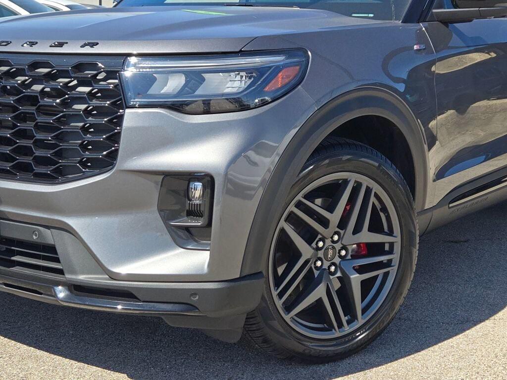 used 2025 Ford Explorer car, priced at $45,895