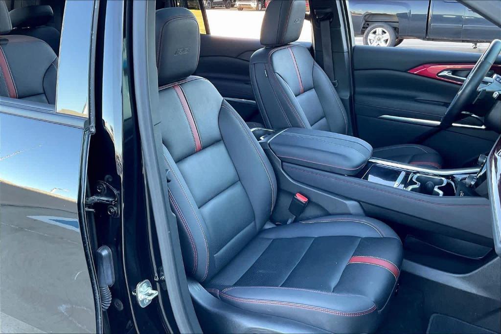 used 2025 Chevrolet Traverse car, priced at $47,882