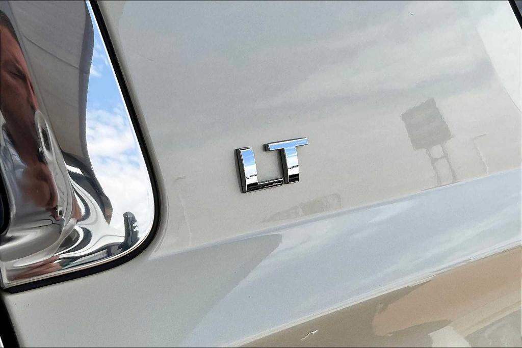 used 2015 Chevrolet Suburban car, priced at $15,000