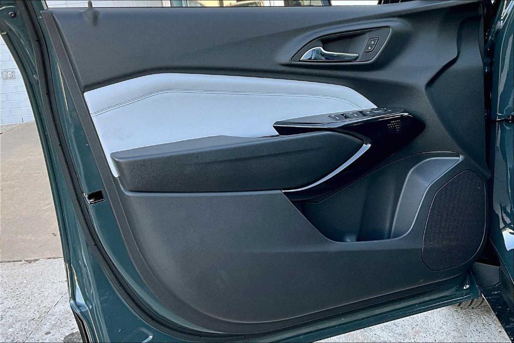 new 2025 Chevrolet Trax car, priced at $24,010