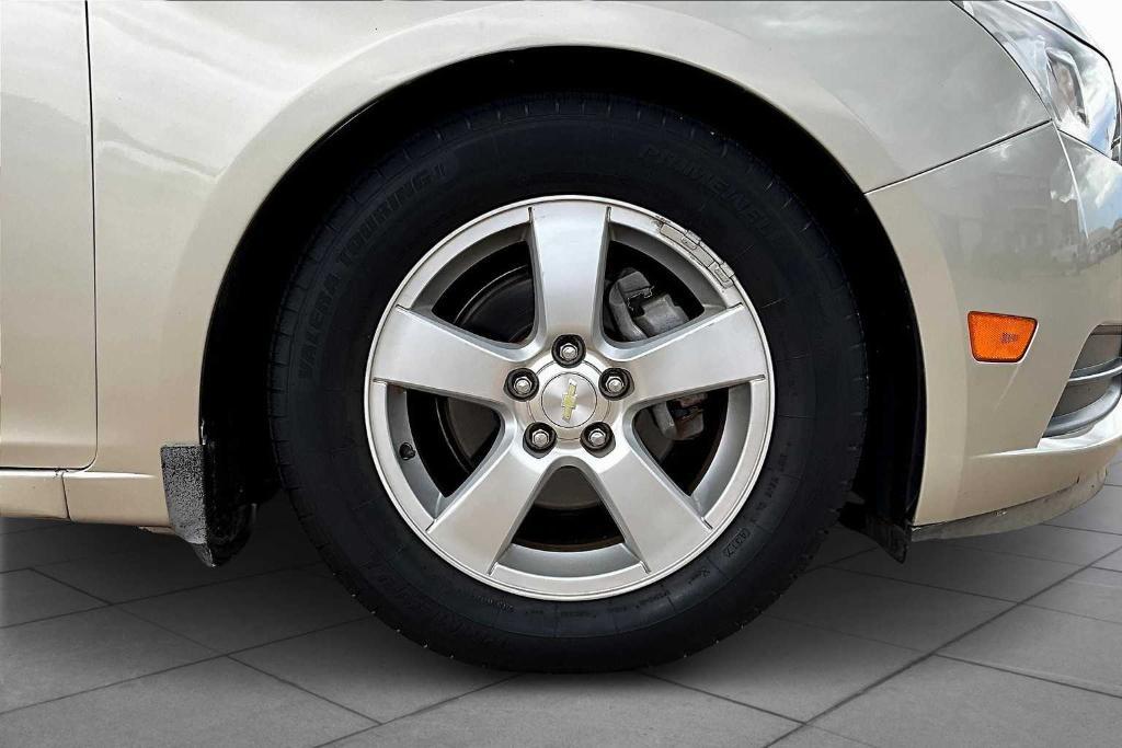 used 2014 Chevrolet Cruze car, priced at $9,350