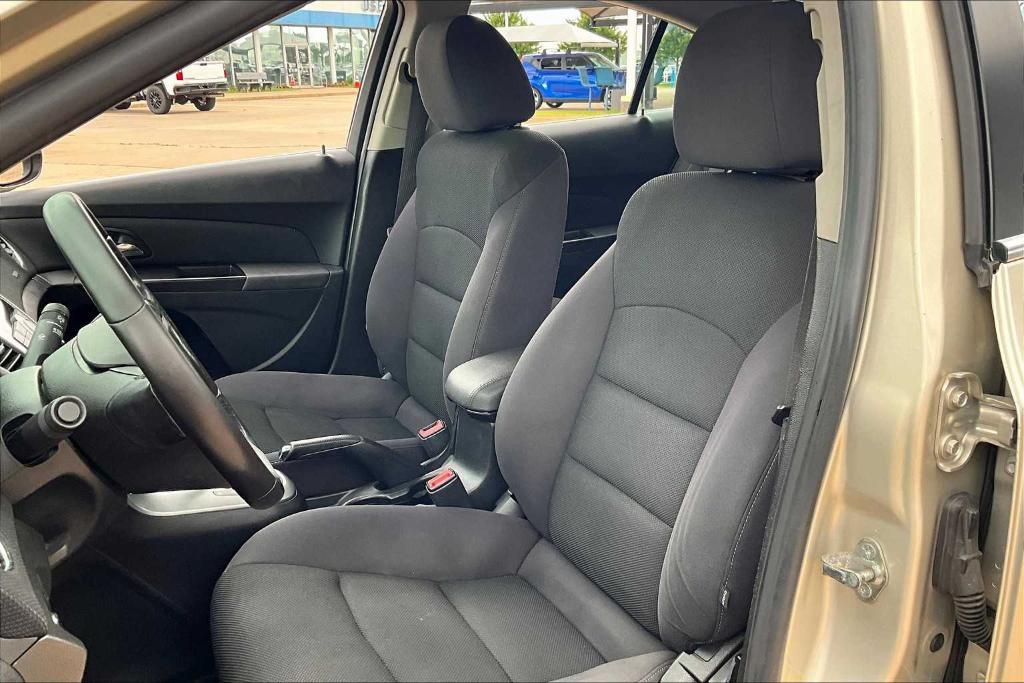 used 2014 Chevrolet Cruze car, priced at $9,350