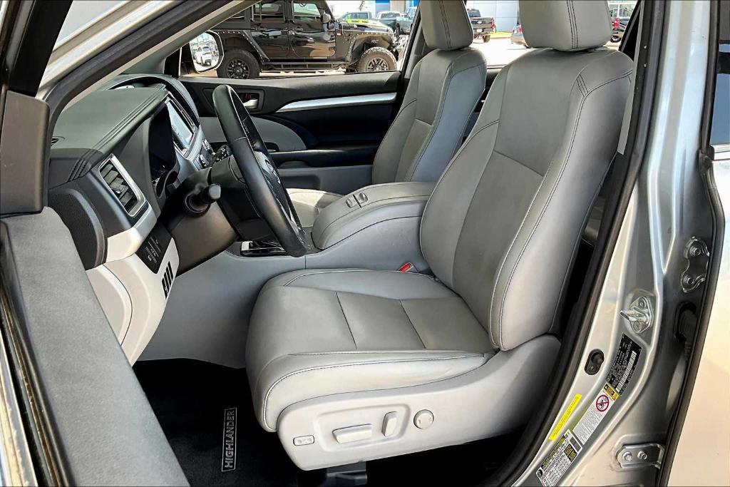 used 2017 Toyota Highlander car, priced at $22,997
