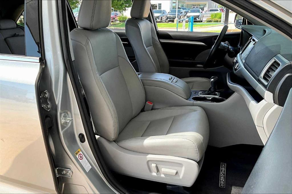 used 2017 Toyota Highlander car, priced at $22,997
