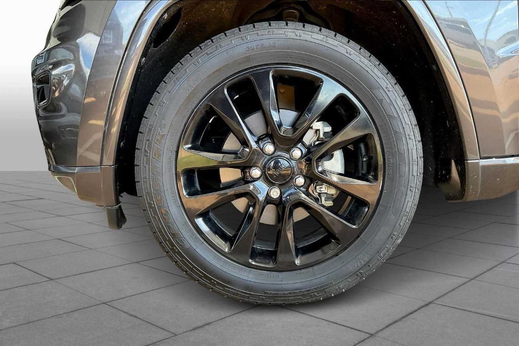 used 2017 Jeep Grand Cherokee car, priced at $16,677