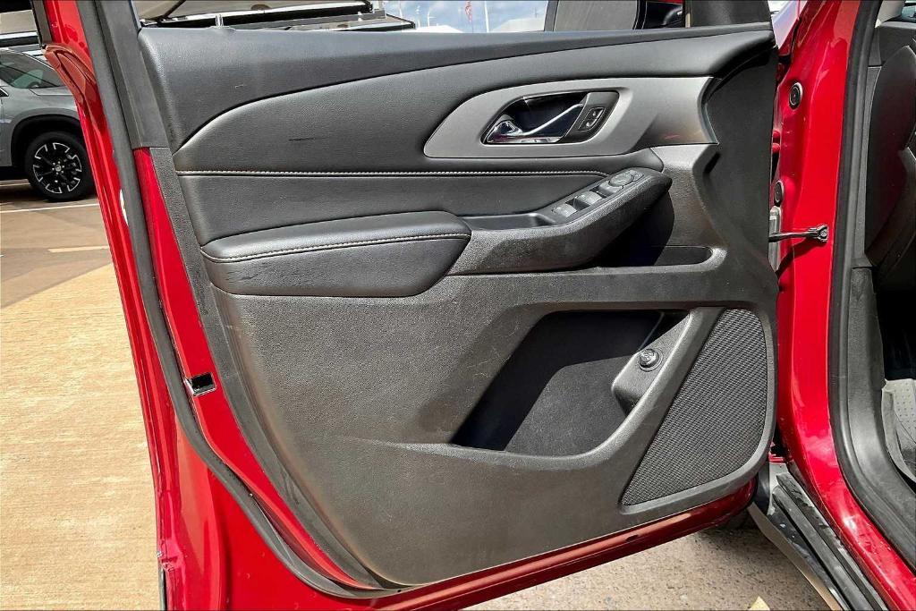 used 2021 Chevrolet Traverse car, priced at $23,202