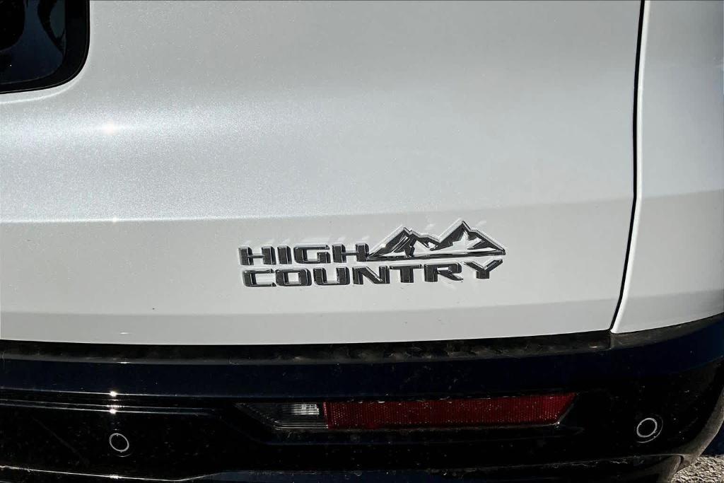 new 2026 Chevrolet Traverse car, priced at $59,940