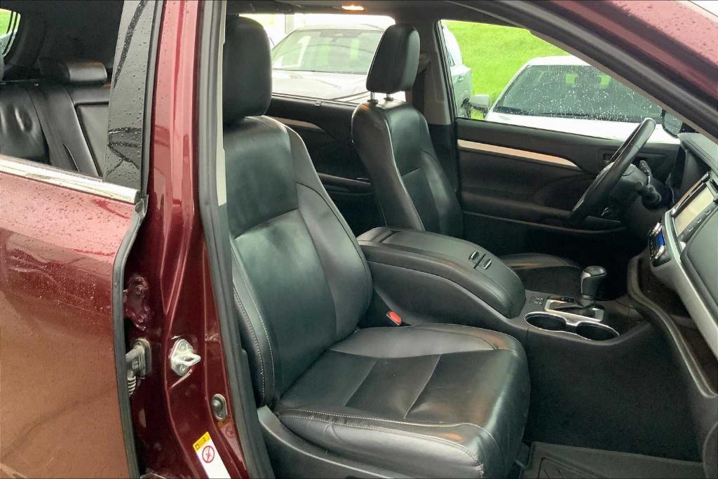 used 2019 Toyota Highlander car, priced at $23,908