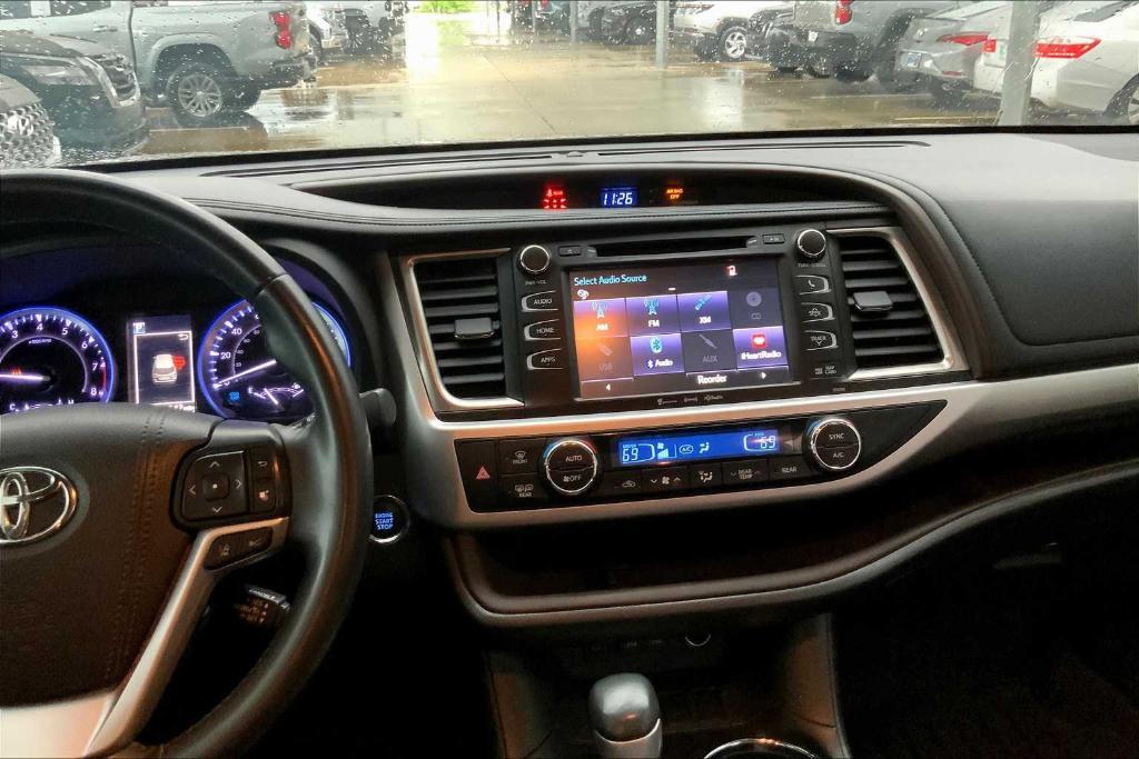 used 2019 Toyota Highlander car, priced at $23,908
