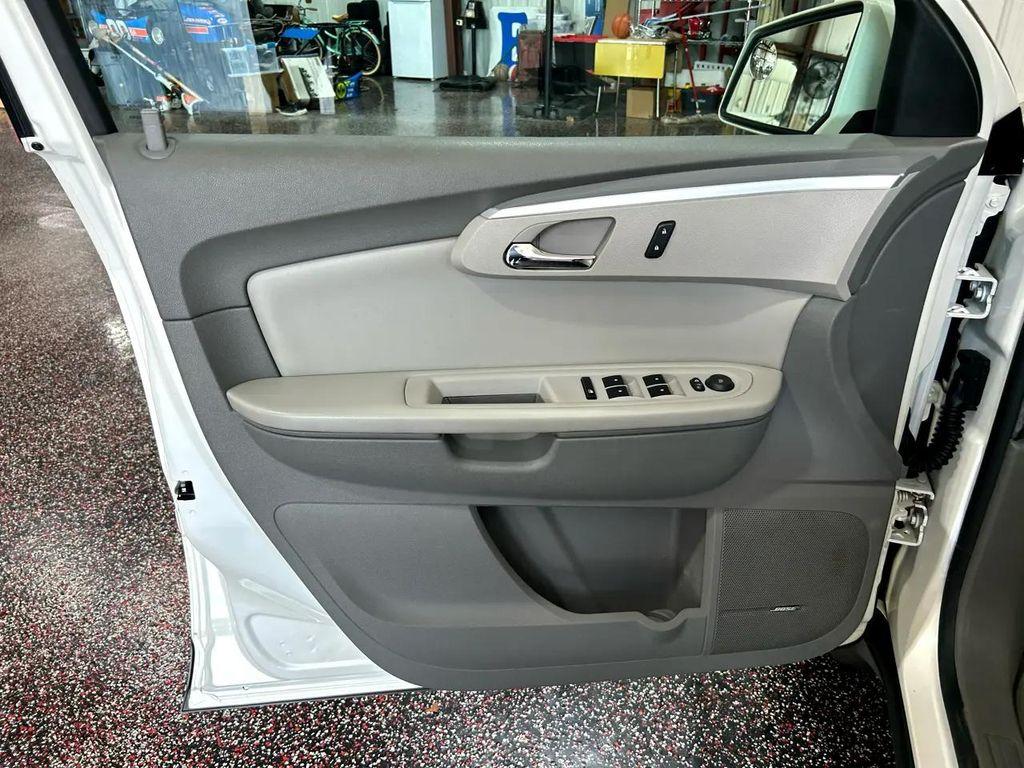 used 2012 Chevrolet Traverse car, priced at $5,990