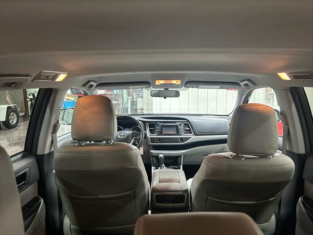 used 2016 Toyota Highlander car