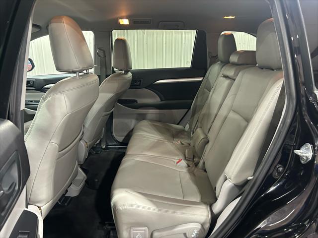 used 2016 Toyota Highlander car