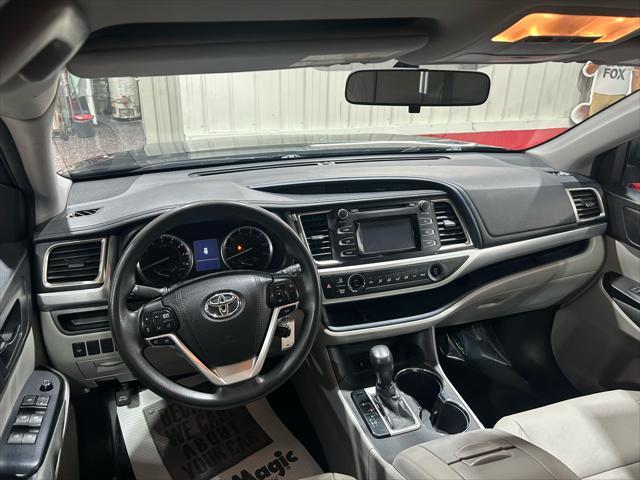 used 2016 Toyota Highlander car