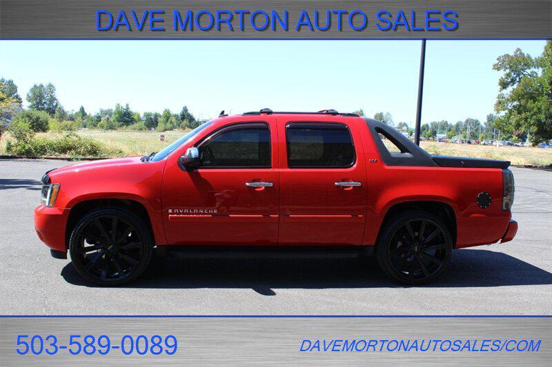 used 2008 Chevrolet Avalanche car, priced at $11,995