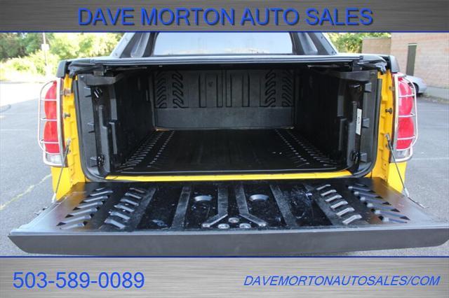 used 2003 Chevrolet Avalanche car, priced at $11,995