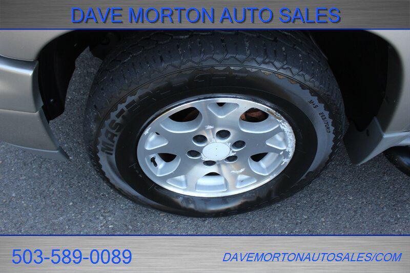 used 2001 Chevrolet Suburban car, priced at $7,995