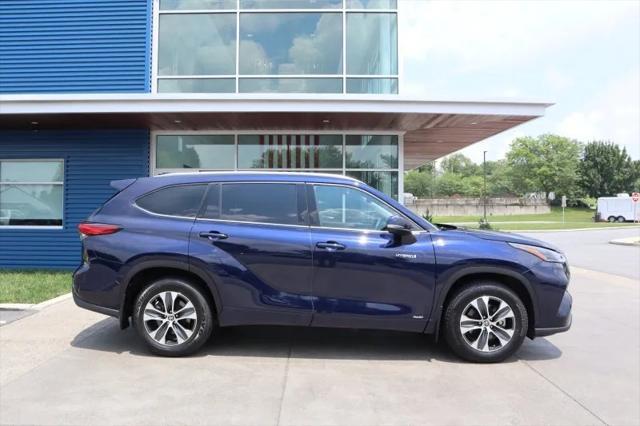 used 2021 Toyota Highlander Hybrid car, priced at $33,550
