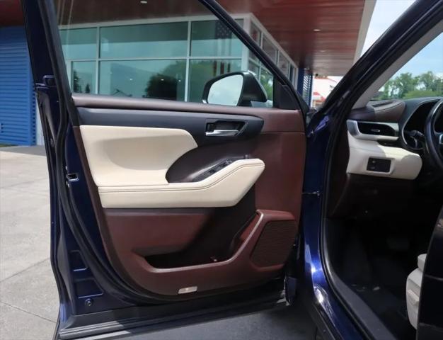 used 2021 Toyota Highlander Hybrid car, priced at $33,550