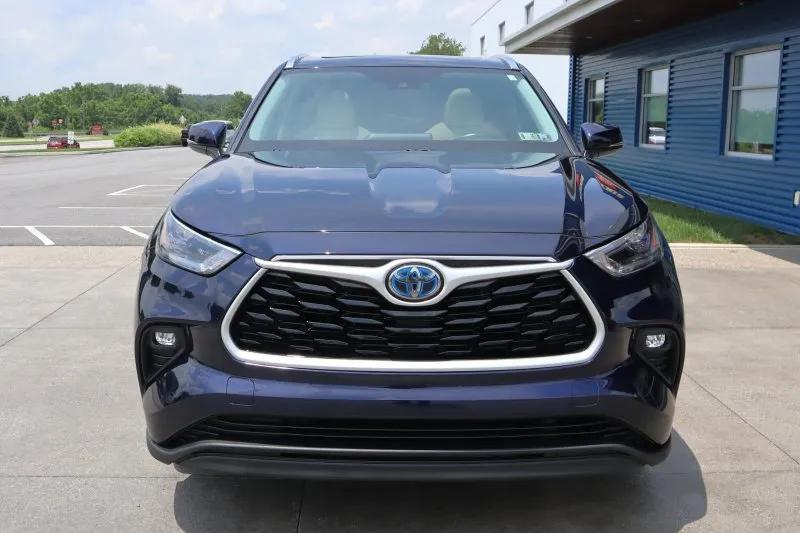 used 2021 Toyota Highlander Hybrid car, priced at $32,425