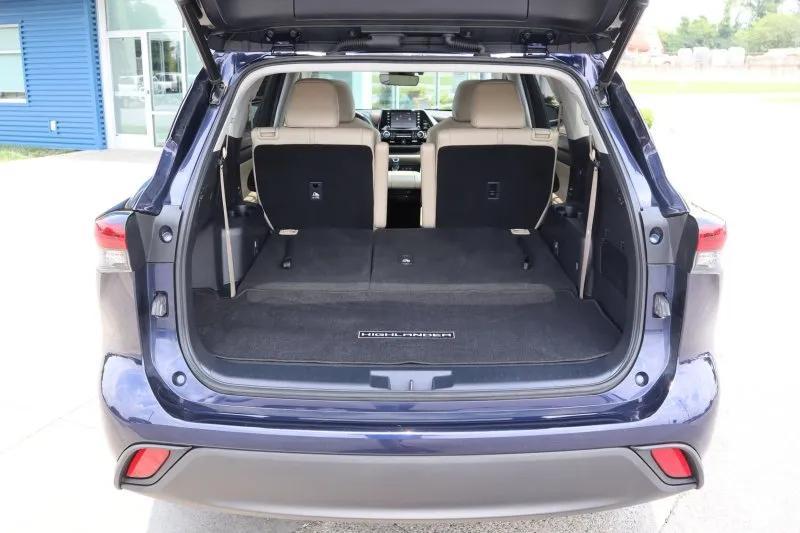 used 2021 Toyota Highlander Hybrid car, priced at $32,425