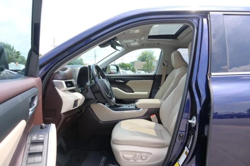 used 2021 Toyota Highlander Hybrid car, priced at $32,425