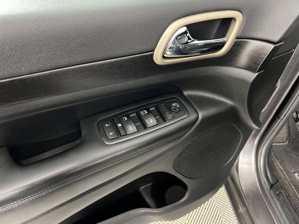 used 2014 Jeep Grand Cherokee car, priced at $11,927