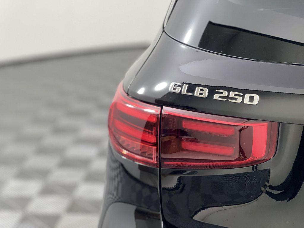 new 2025 Mercedes-Benz GLB 250 car, priced at $49,595