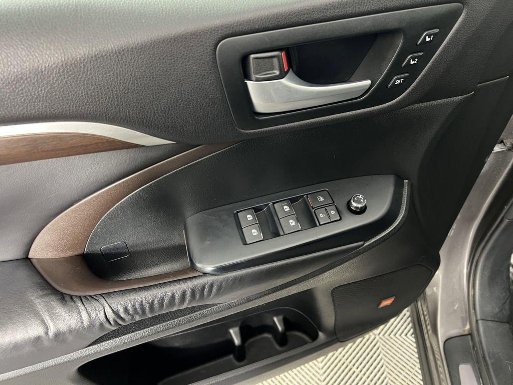 used 2016 Toyota Highlander car, priced at $19,798
