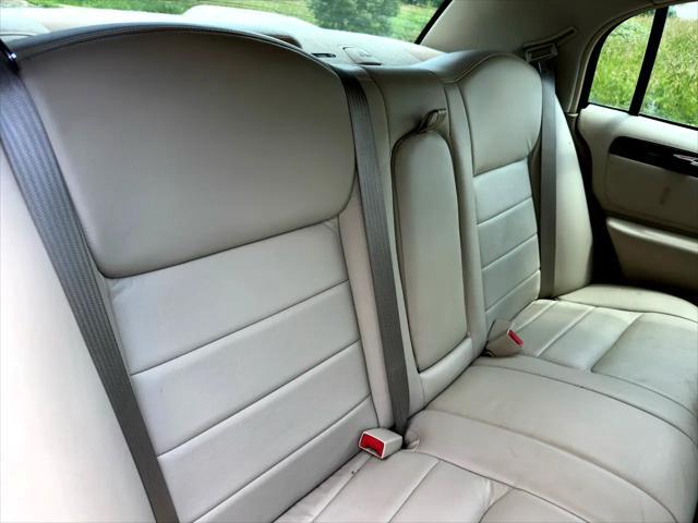 used 2001 Lincoln Town Car car, priced at $8,995