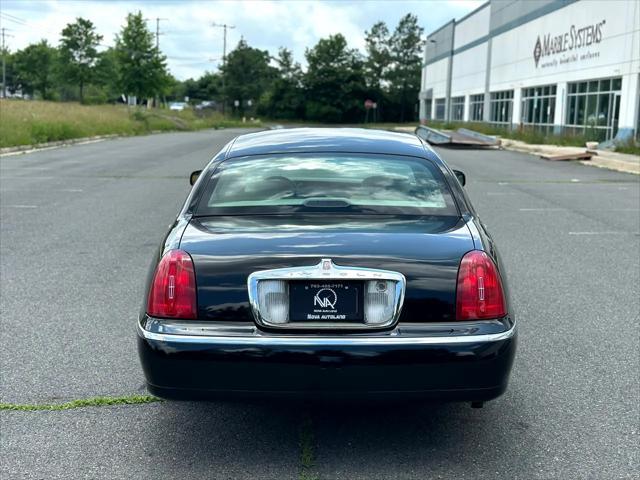 used 2001 Lincoln Town Car car, priced at $8,995
