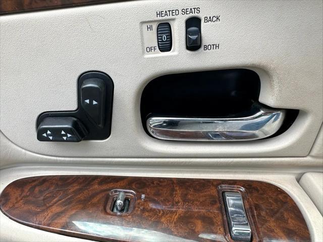 used 2001 Lincoln Town Car car, priced at $8,995