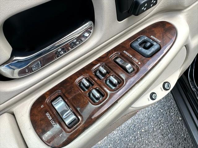 used 2001 Lincoln Town Car car, priced at $8,995