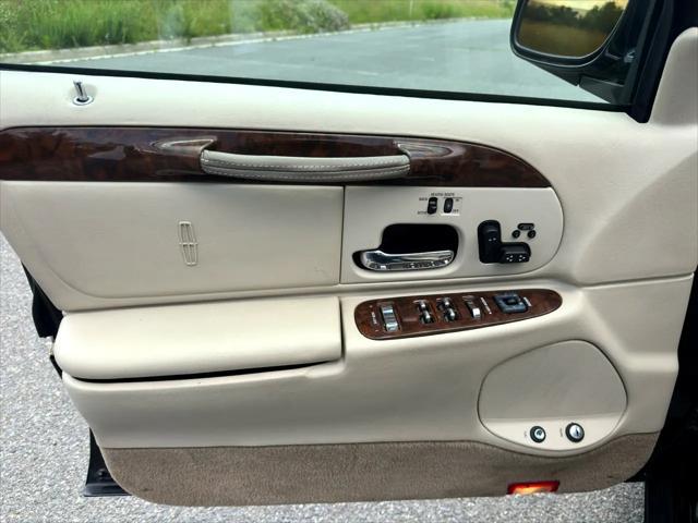 used 2001 Lincoln Town Car car, priced at $8,995