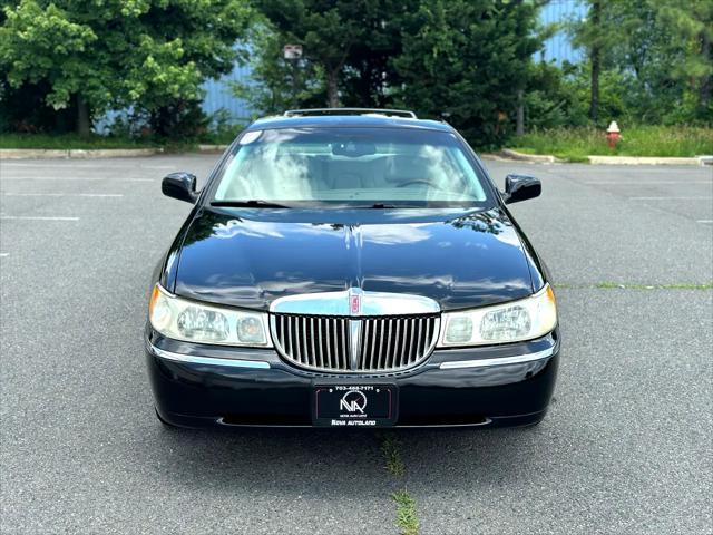 used 2001 Lincoln Town Car car, priced at $8,995