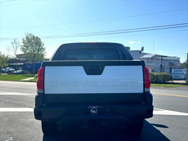 used 2003 Chevrolet Avalanche car, priced at $7,995