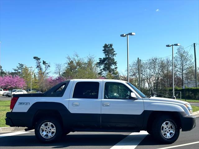 used 2003 Chevrolet Avalanche car, priced at $7,995