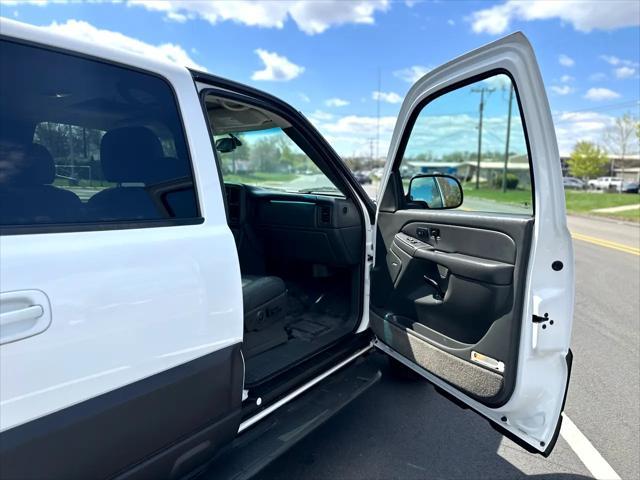 used 2003 Chevrolet Avalanche car, priced at $7,995