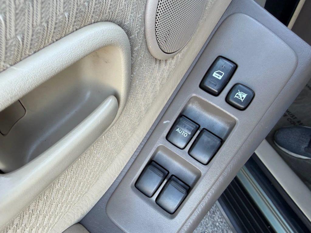 used 2004 Toyota Highlander car, priced at $7,995