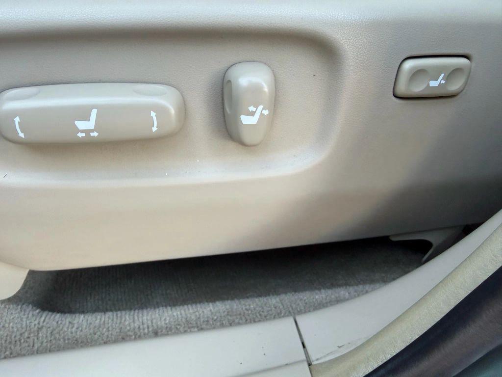 used 2004 Toyota Highlander car, priced at $7,995