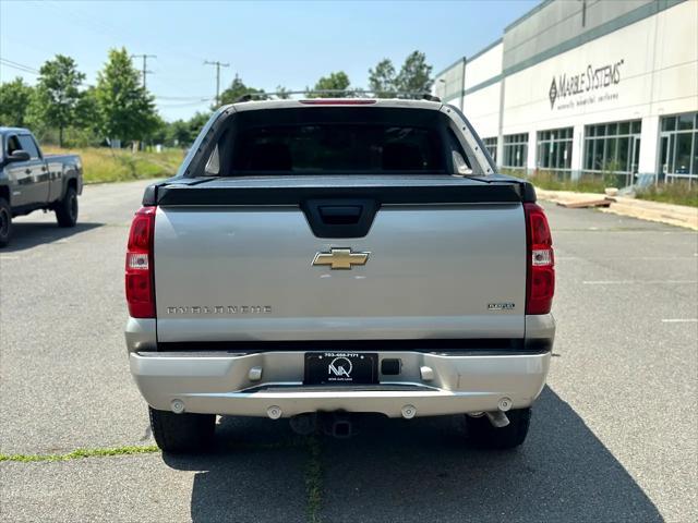 used 2007 Chevrolet Avalanche car, priced at $12,995