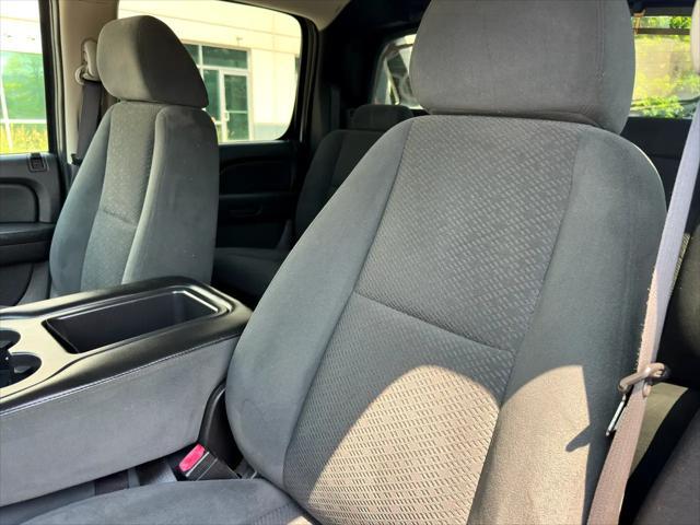 used 2007 Chevrolet Avalanche car, priced at $12,995