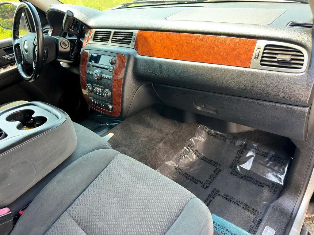 used 2007 Chevrolet Avalanche car, priced at $11,495