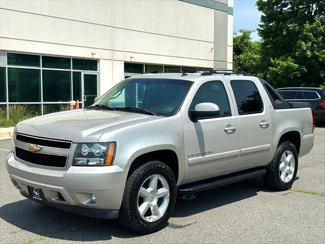 used 2007 Chevrolet Avalanche car, priced at $12,995