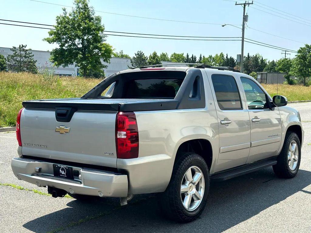 used 2007 Chevrolet Avalanche car, priced at $11,495
